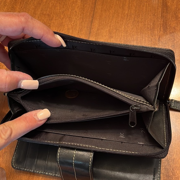 Kenneth Cole Black Leather Wallet - Picture 5 of 8